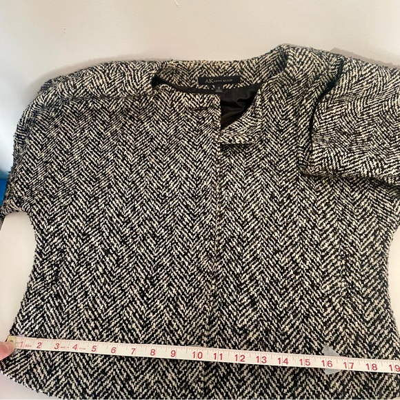 Anne Klein Elegant Black & White Tweed 3/4 sleeve Cropped Swing Lined Jacket, 10 - Picture 15 of 16